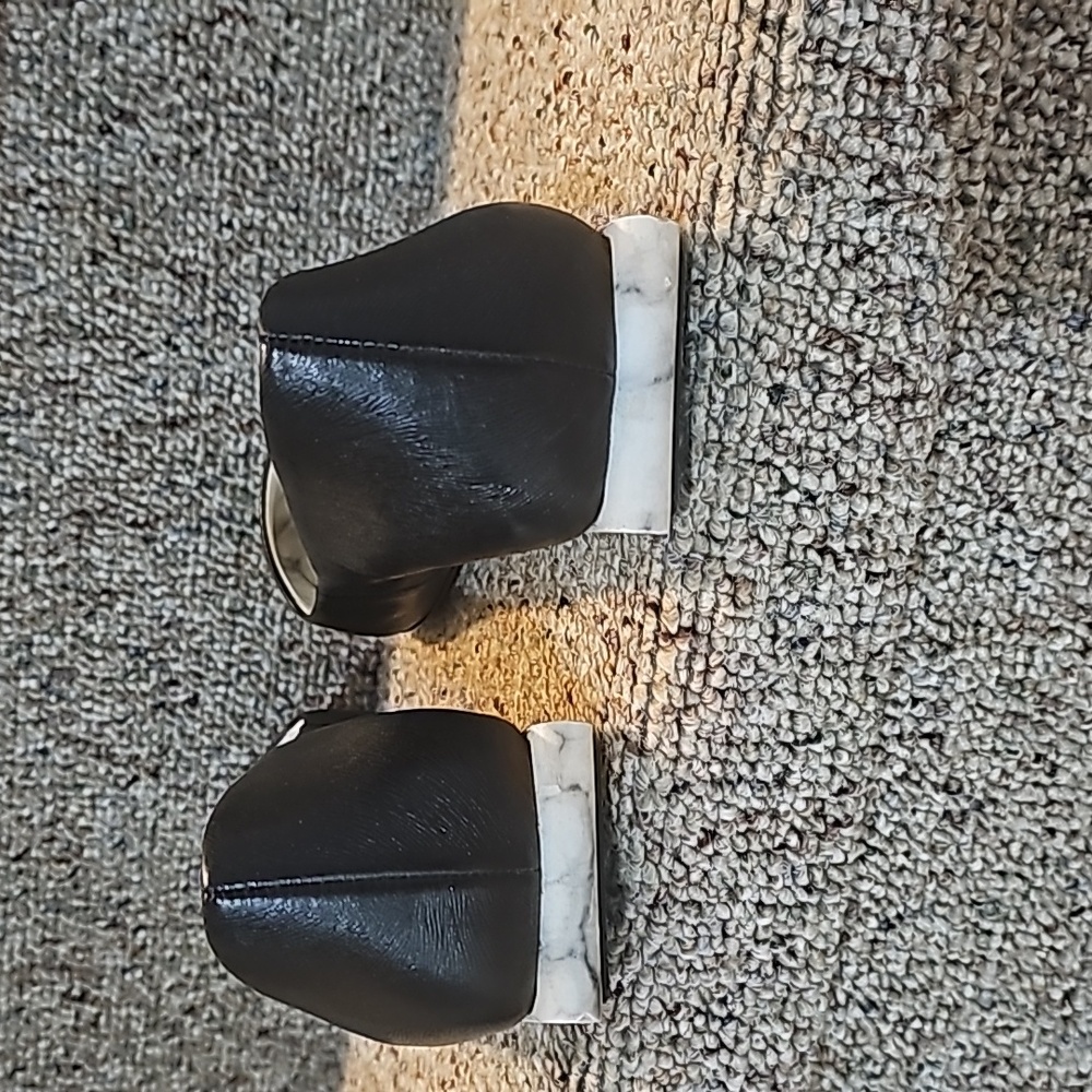 Calvin Klein "Bora" Saffiano Leather Flat - Picture 8 of 9